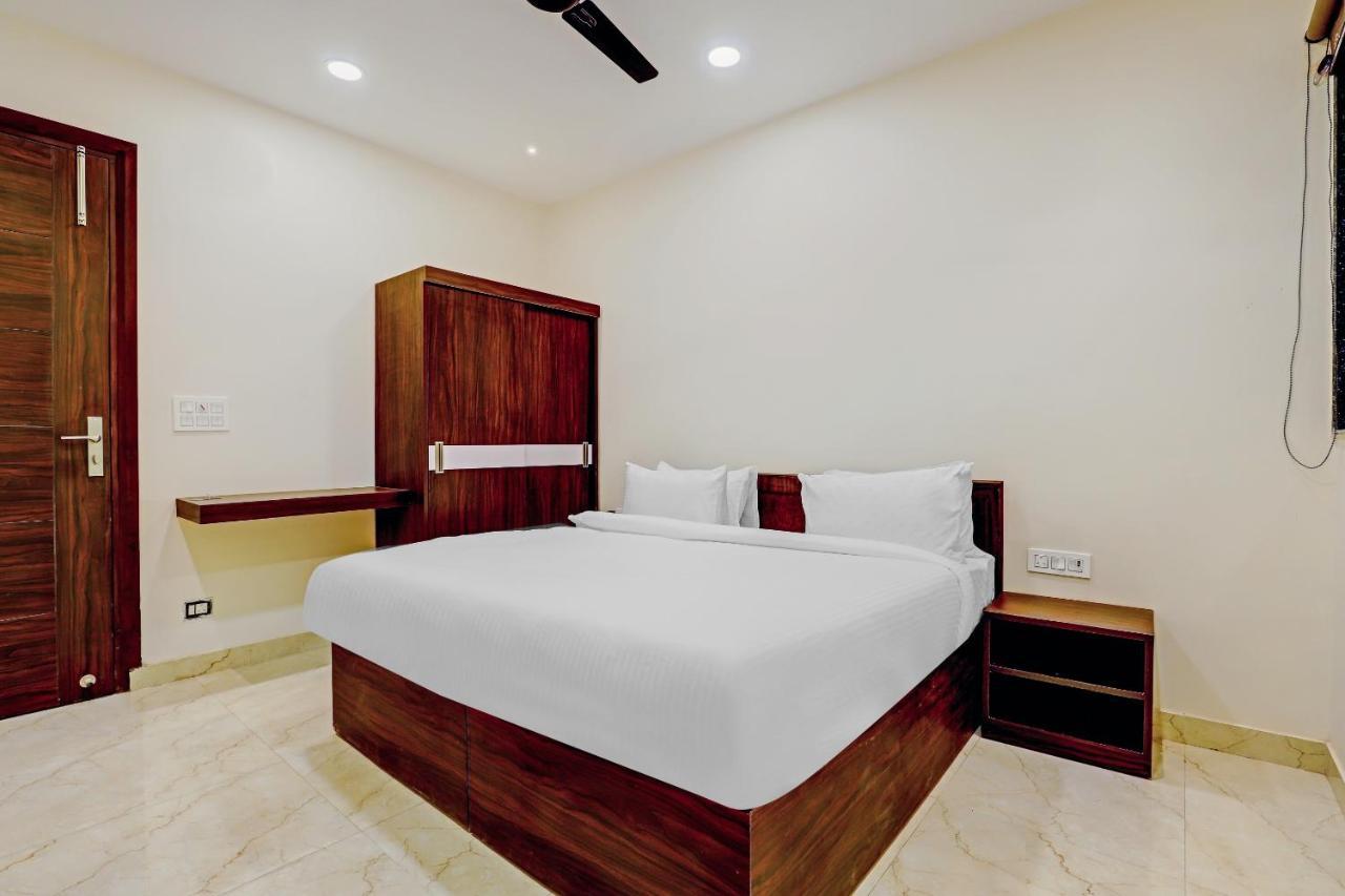 Hotel Collection O Aditya Palace Near Leisure Valley Park