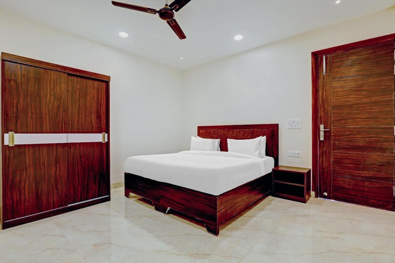Collection O Aditya Palace Near Leisure Valley Park Gurgaon