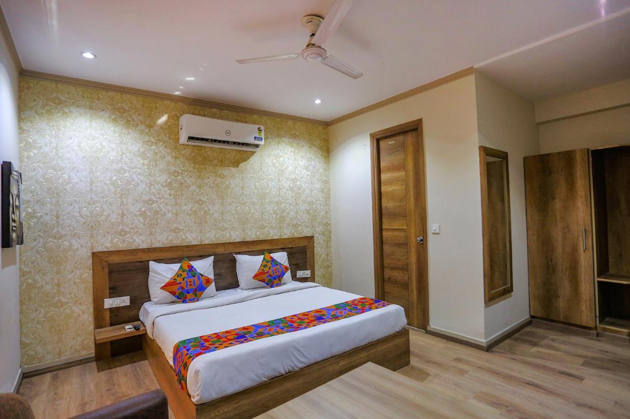 Hotel Collection O Paradise Franchisee Near Appu Ghar Gurgaon