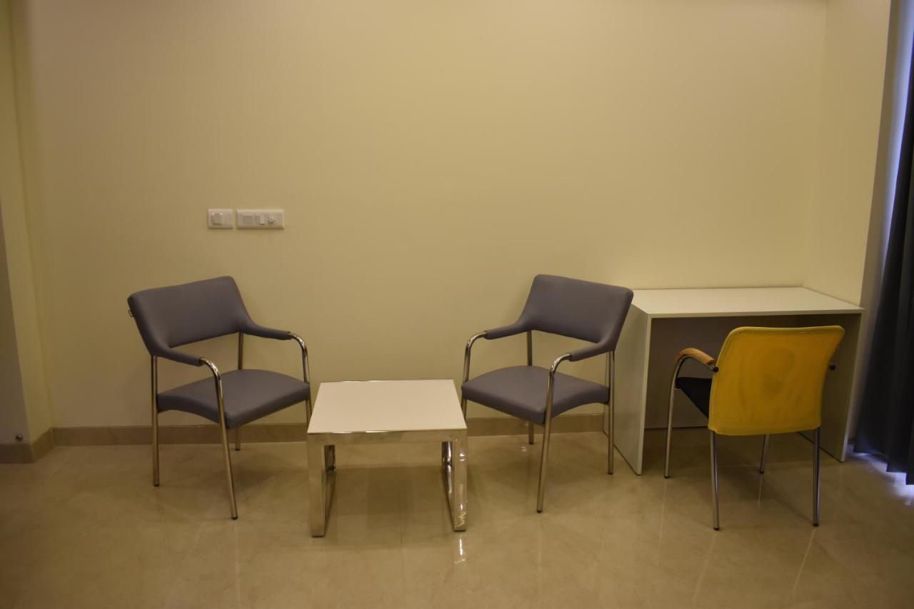 Luxury Studio Service Lime Tree -near Artemis Hospital, Sector - 51 Apartment *