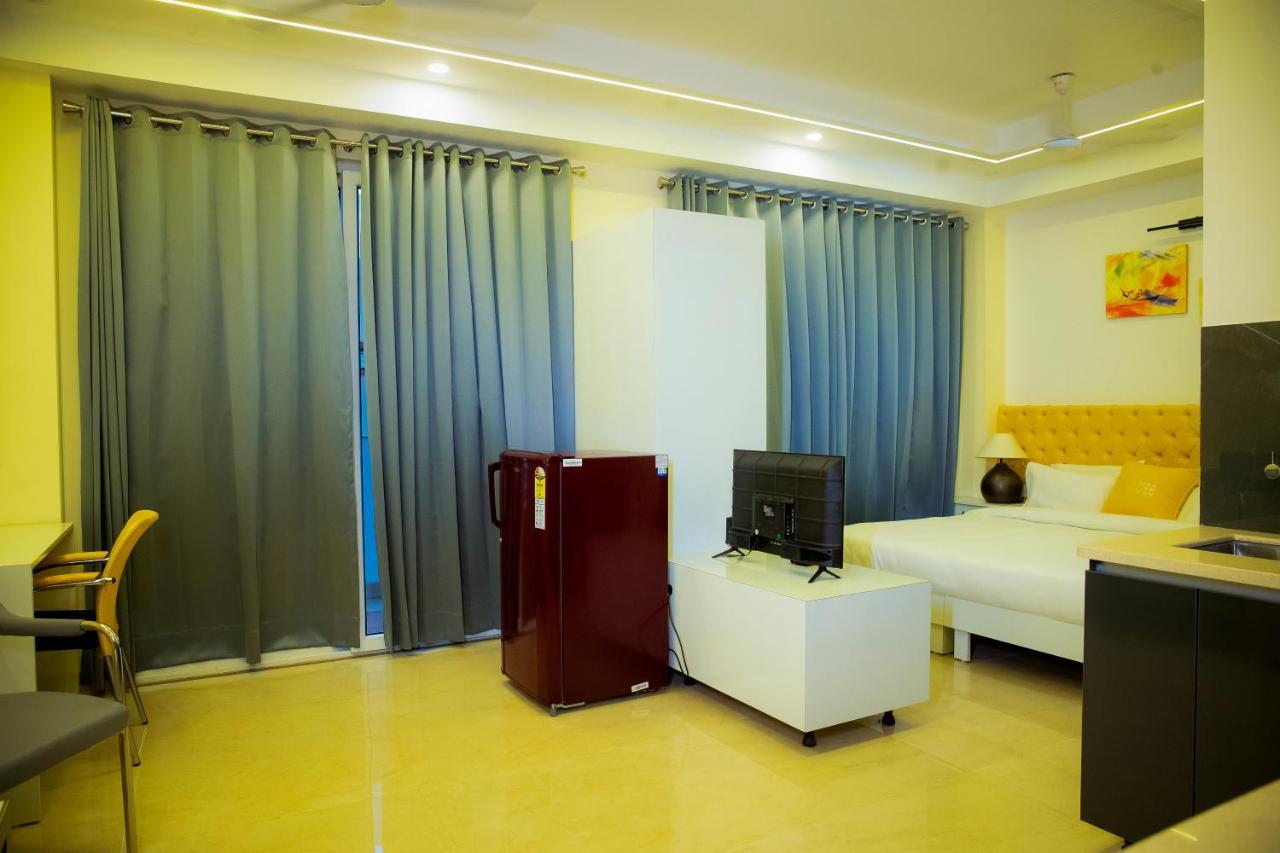 Apartment Luxury Studio Service Lime Tree -near Artemis Hospital, Sector - 51 *