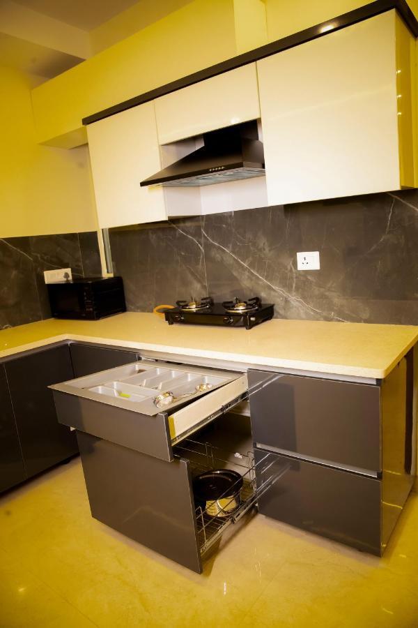 Apartment Luxury Studio Service Lime Tree -near Artemis Hospital, Sector - 51 *