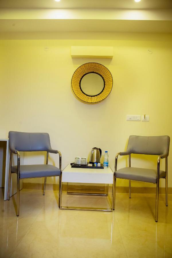 Apartment Luxury Studio Service Lime Tree -near Artemis Hospital, Sector - 51 *