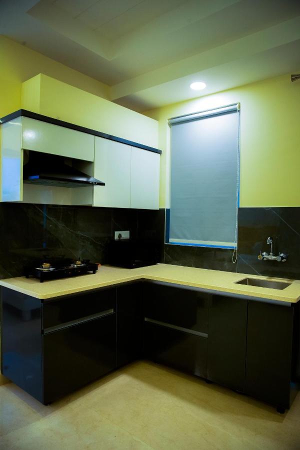 Apartment Luxury Studio Service Lime Tree -near Artemis Hospital, Sector - 51 *