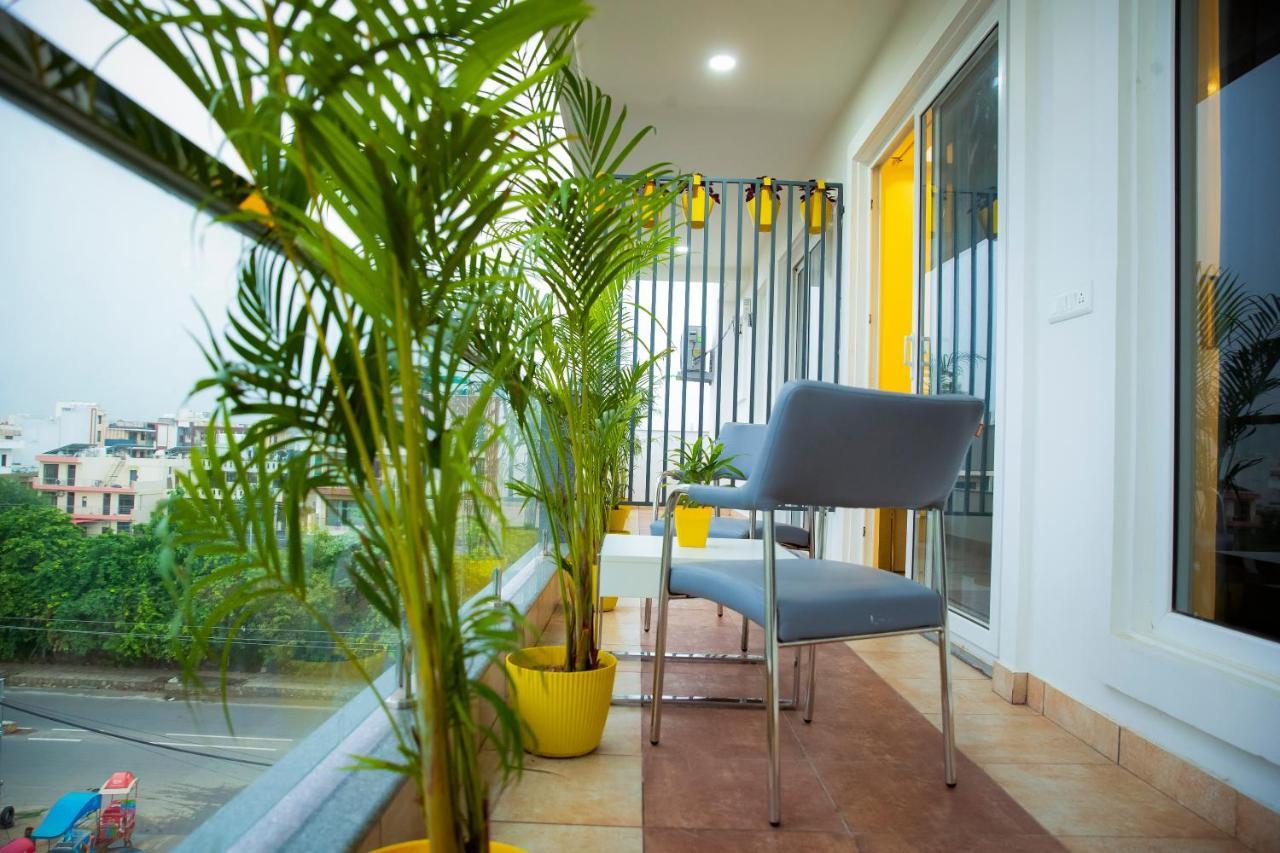 Luxury Studio Service Lime Tree -near Artemis Hospital, Sector - 51 Apartment