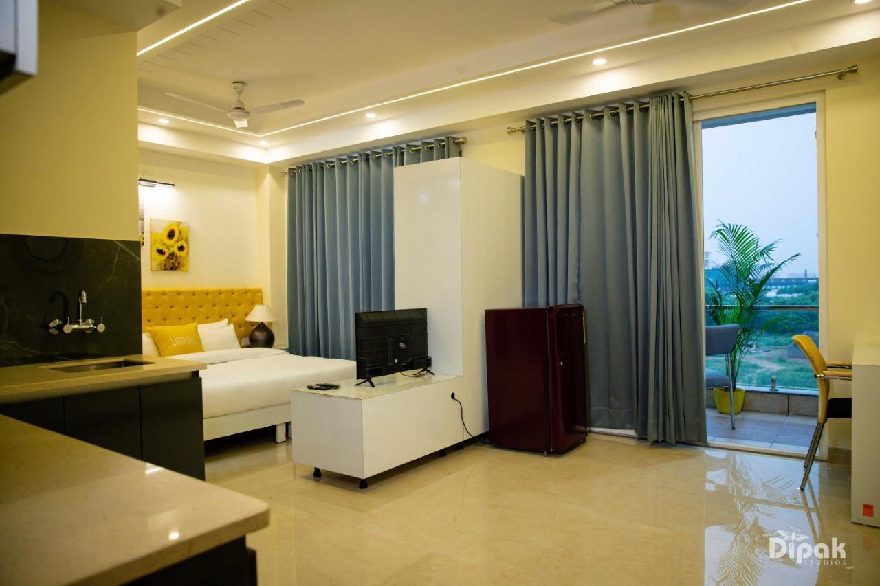 Apartment Luxury Studio Service Lime Tree -near Artemis Hospital, Sector - 51 *