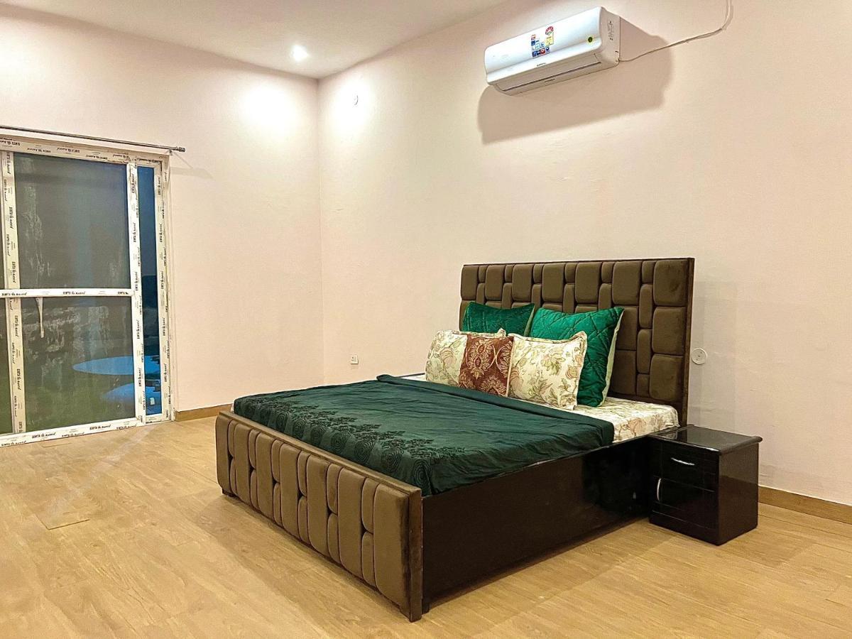 Farm stay Entire Farm And Pool For Holi Party 3bhk With Very Big Hall Gurgaon