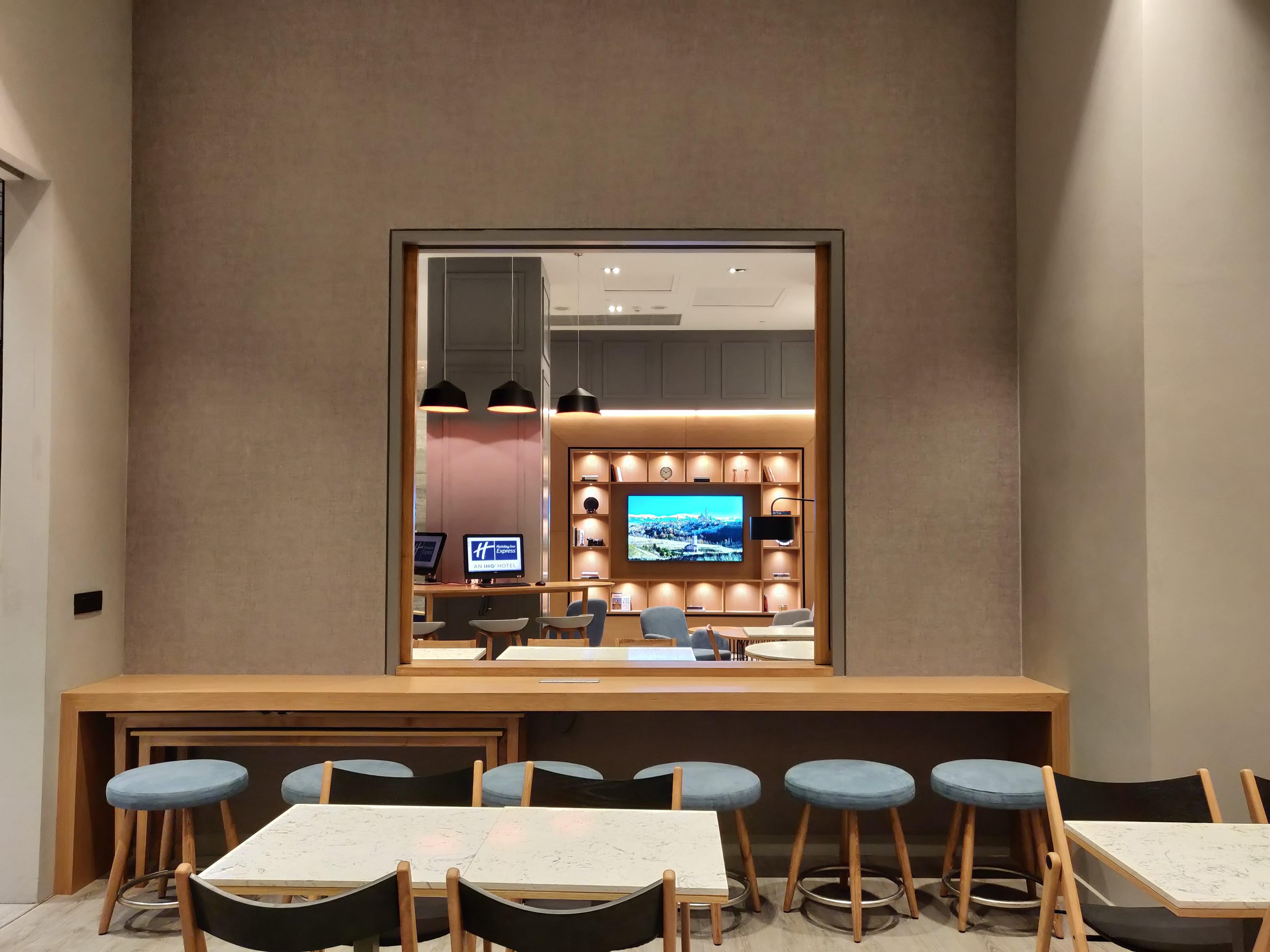 Hotel Express Gurugram Sector 50 By Ihg Gurgaon