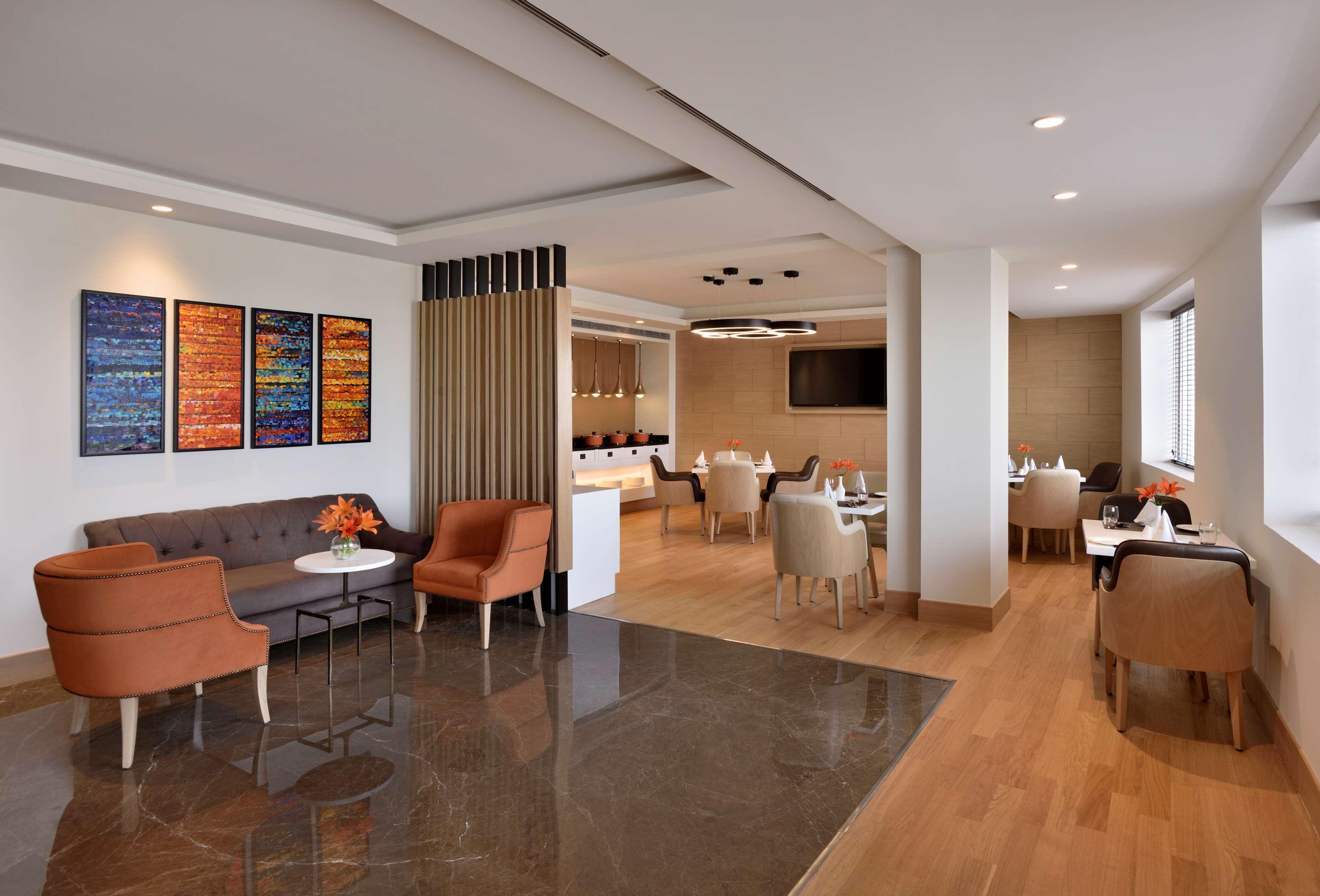Radisson Gurugram Udyog Vihar 5*