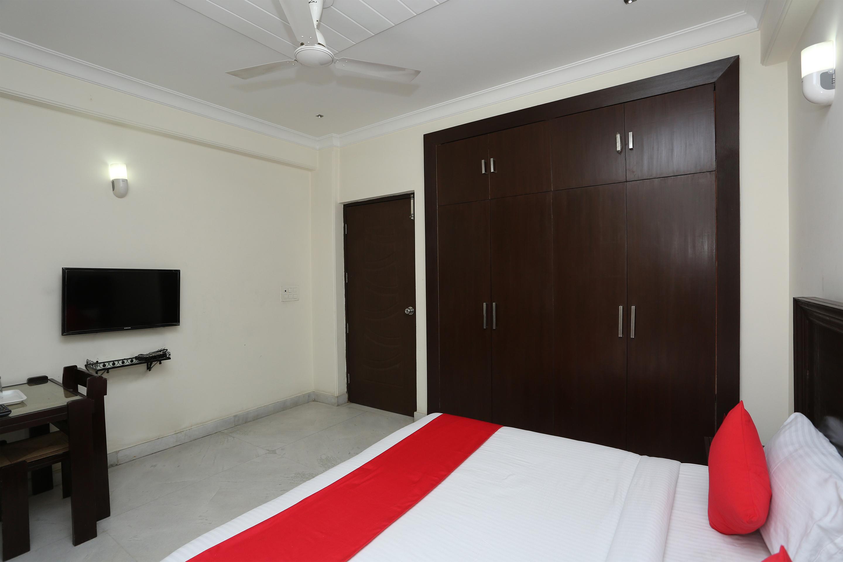 Oyo 15822 Ryan Residency Gurgaon
