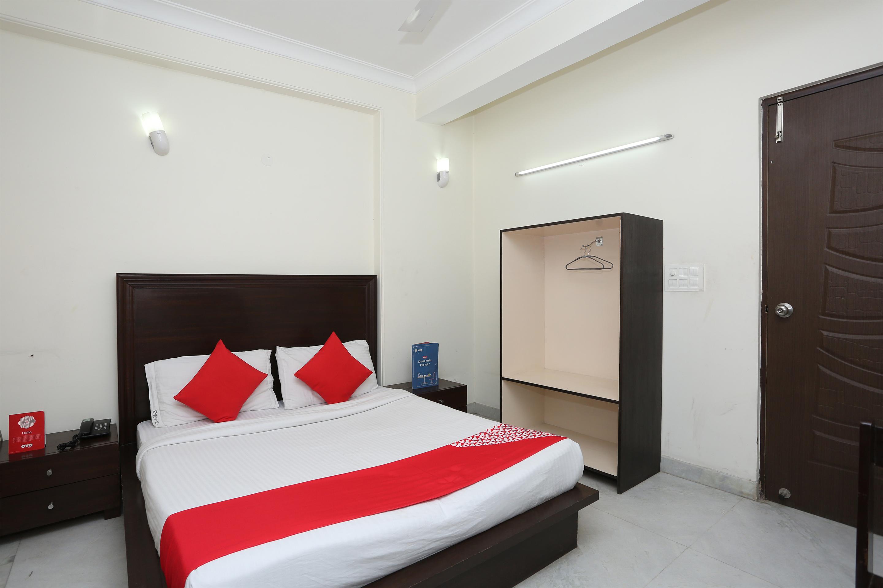 Oyo 15822 Ryan Residency
