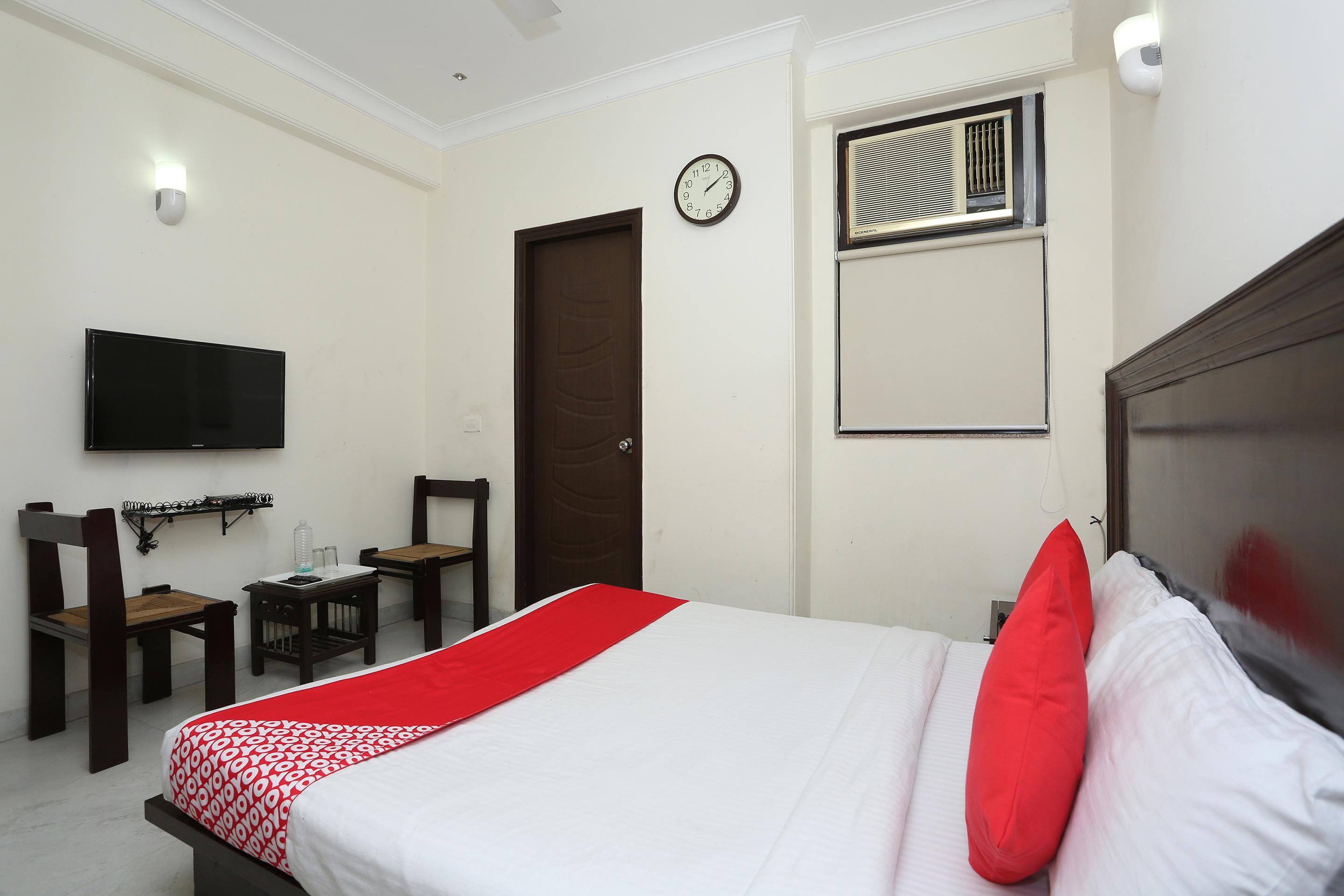 Oyo 15822 Ryan Residency