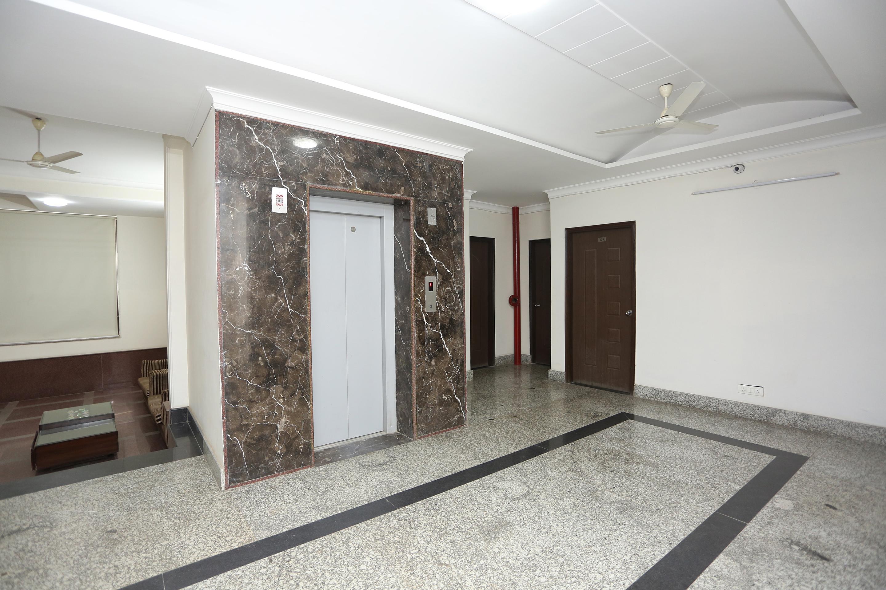 Oyo 15822 Ryan Residency