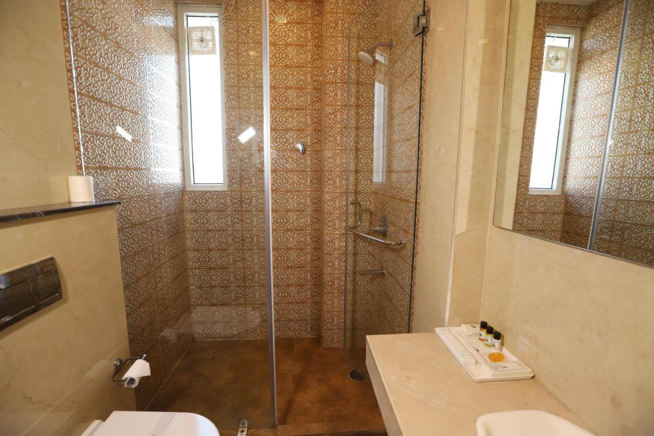 Hotel Keshav Residency Near Medanta 3*