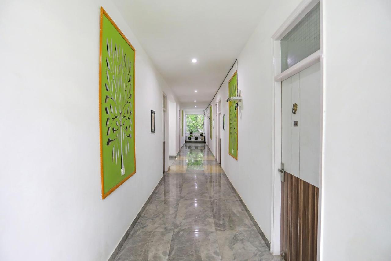 Hotel Fabhotel Aravali
