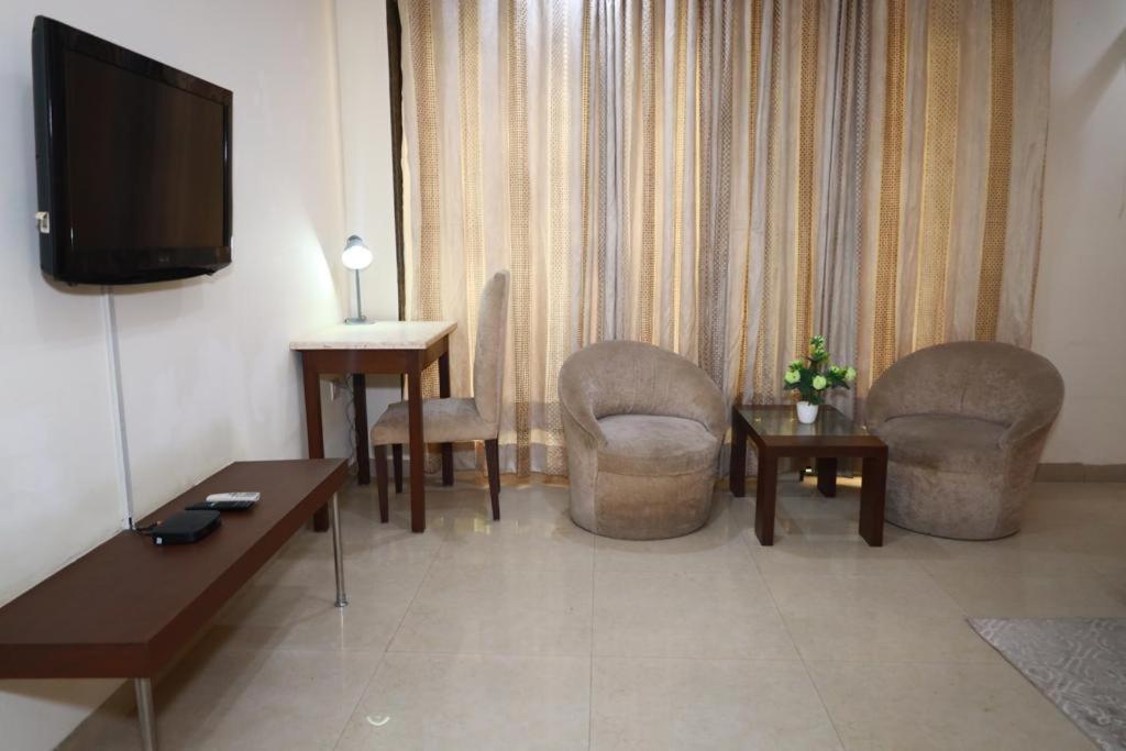 Art India Hotel *