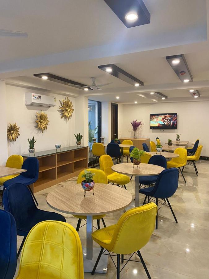 Posh Residency Huda Center Hotel