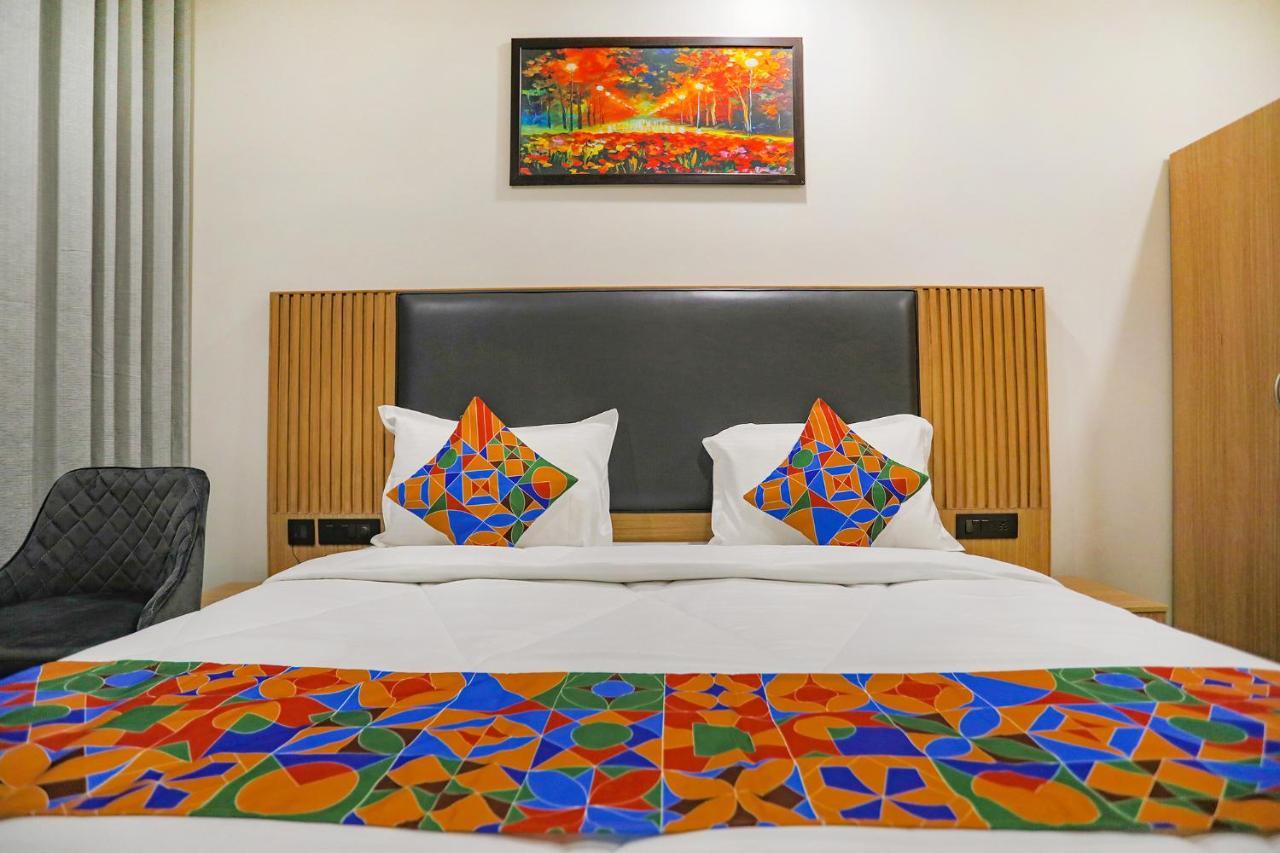 Fabhotel Luxe Stayz Moulsari Avenue Hotel
