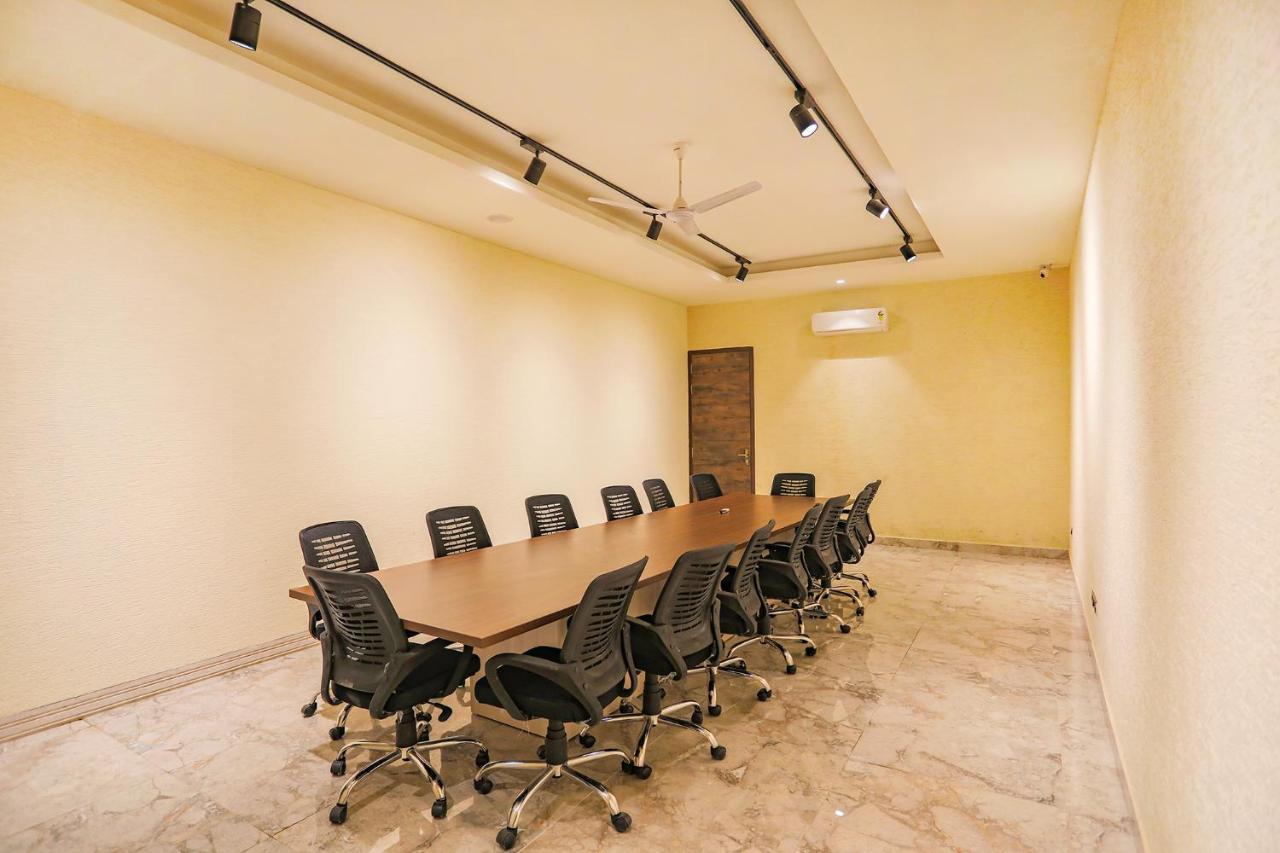 Fabhotel Luxe Stayz Moulsari Avenue Gurgaon