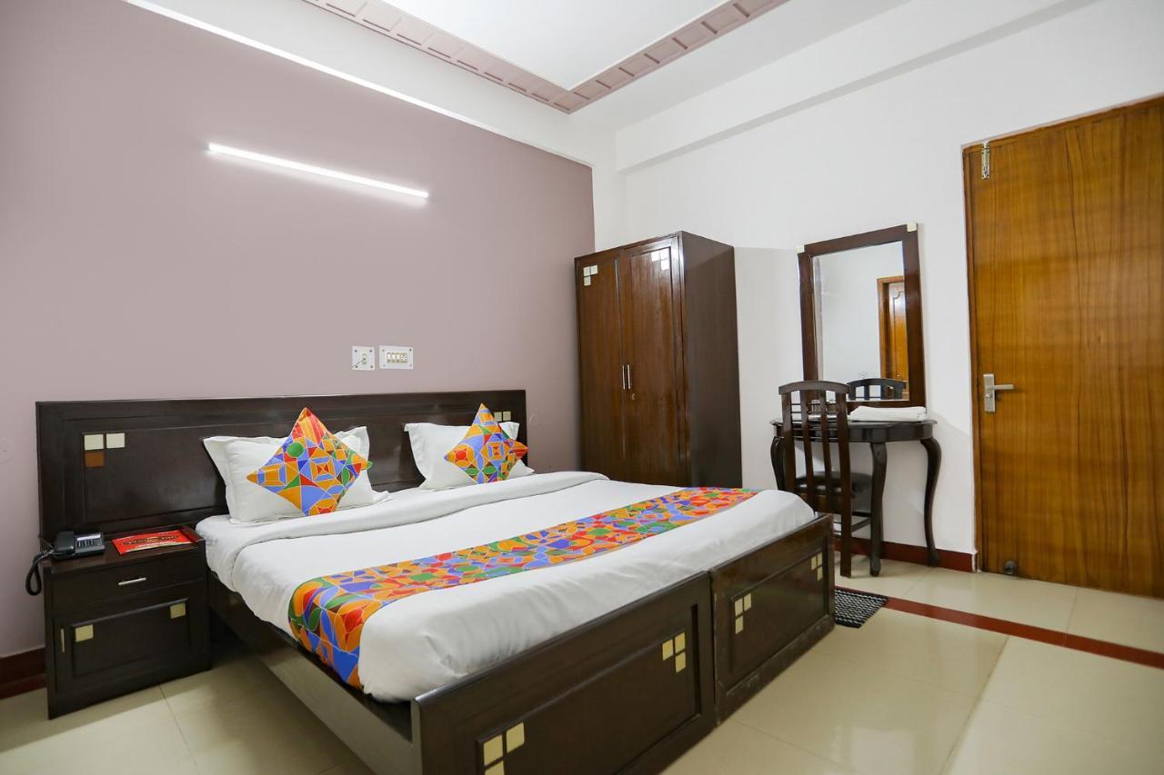 Hotel Fabhotel Traika 3*