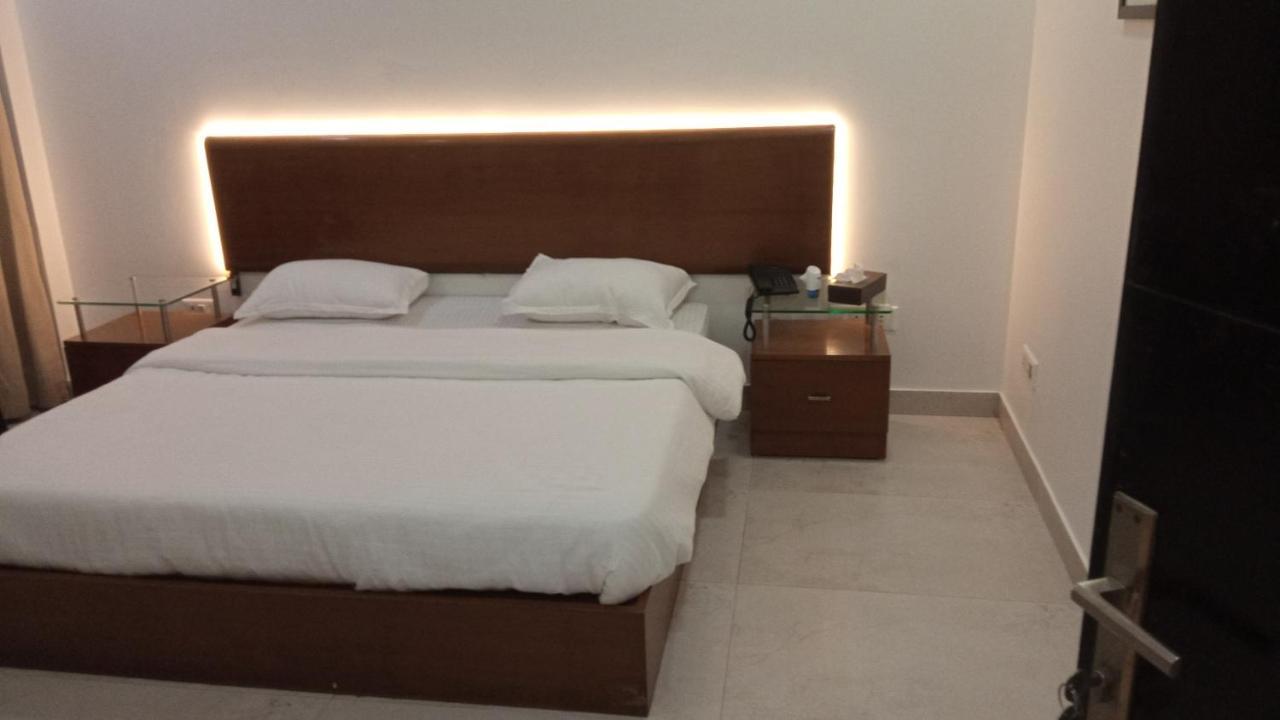 Super Luxury Near Iffco Metro Homestay