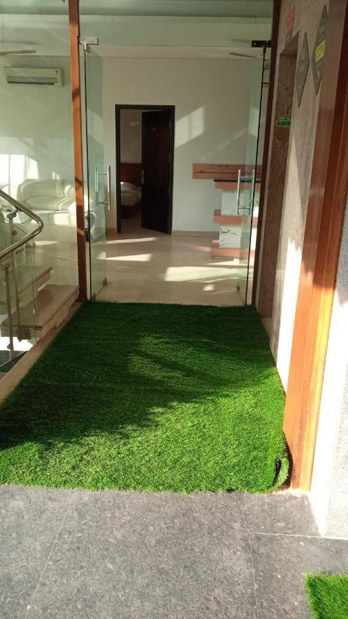 Super Luxury Near Iffco Metro Homestay *