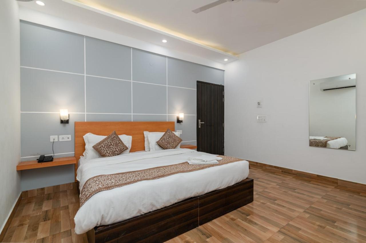 De Luxe Basai Road Gurgaon