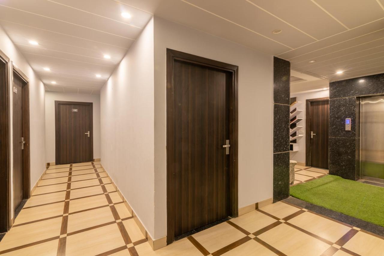 Hotel De Luxe Basai Road Gurgaon