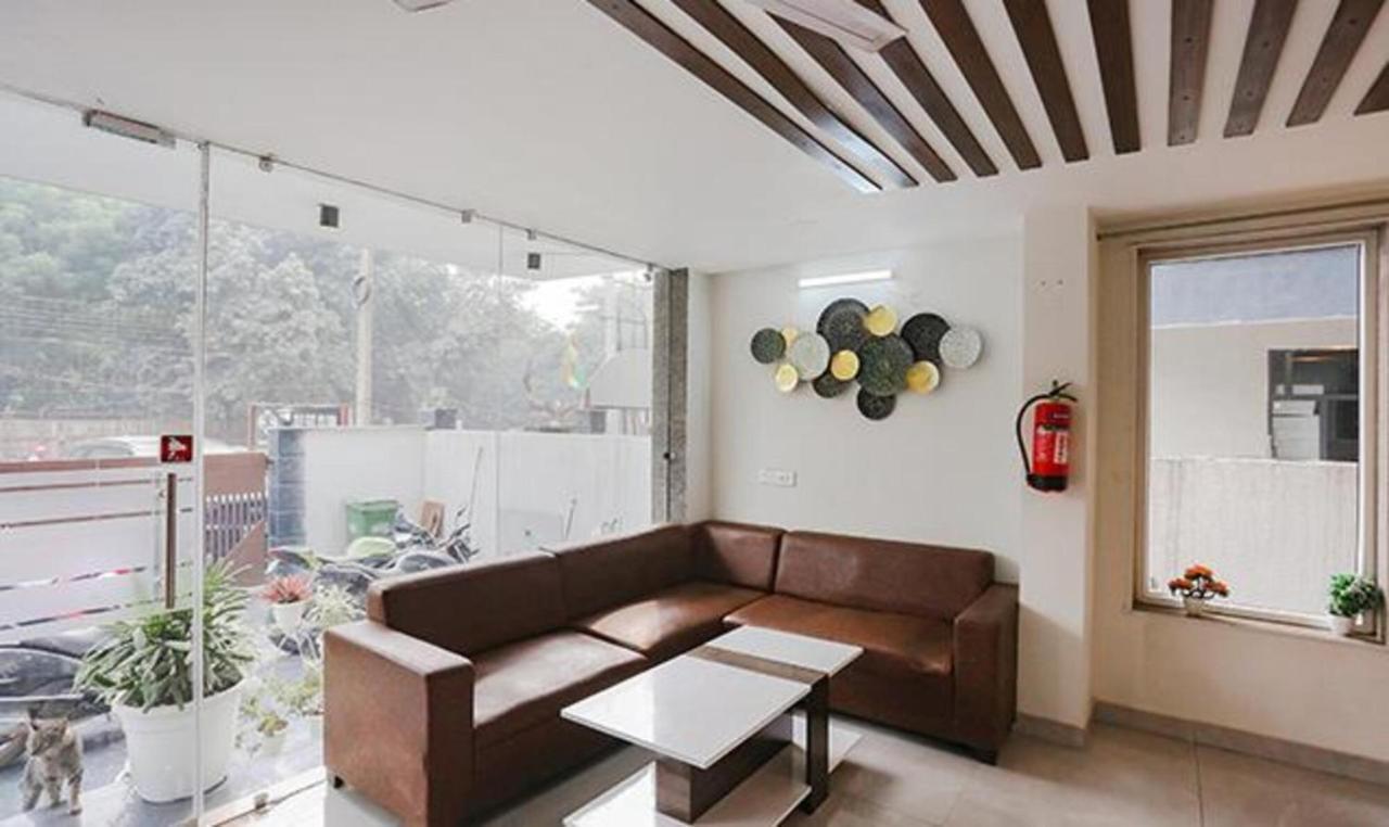 Hotel Fabhotel Amrit Residency