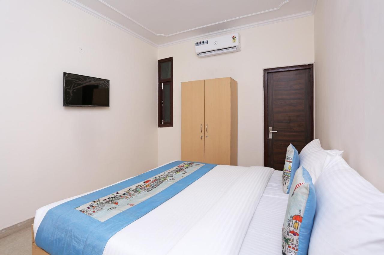 Oyo Dlf Cyber Near Aravali Biodiversity Park Gurgaon