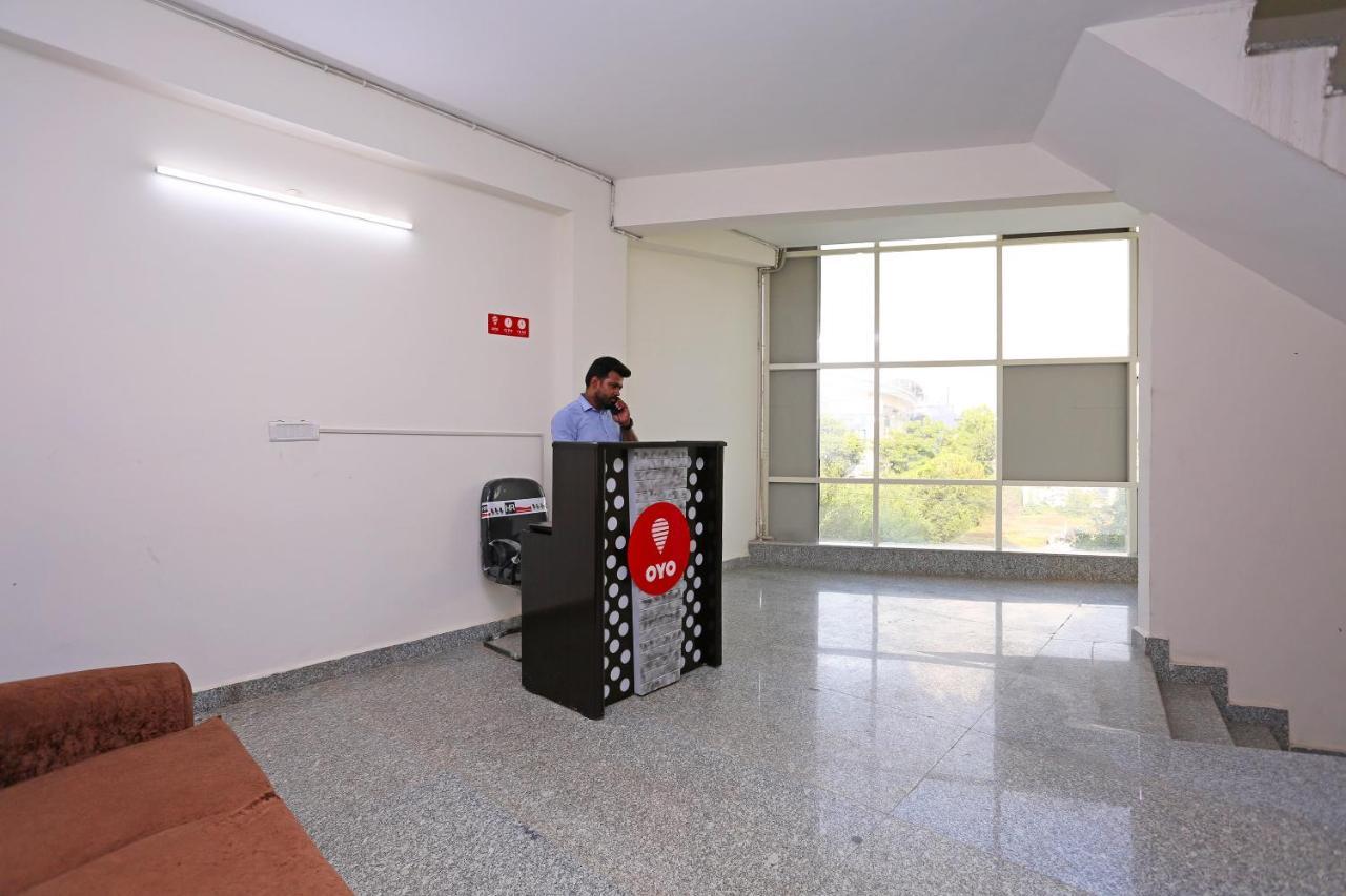 Hotel Oyo Dlf Cyber Near Aravali Biodiversity Park Gurgaon