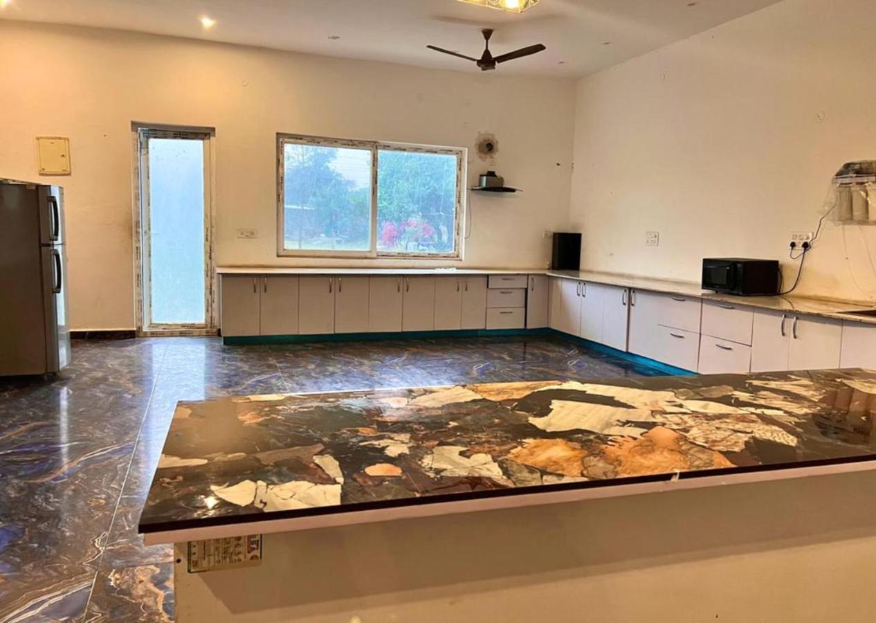 Entrie 2 Acre Farmhouse With Pool, 2 & Jacuzzi In Both Villa Gurgaon