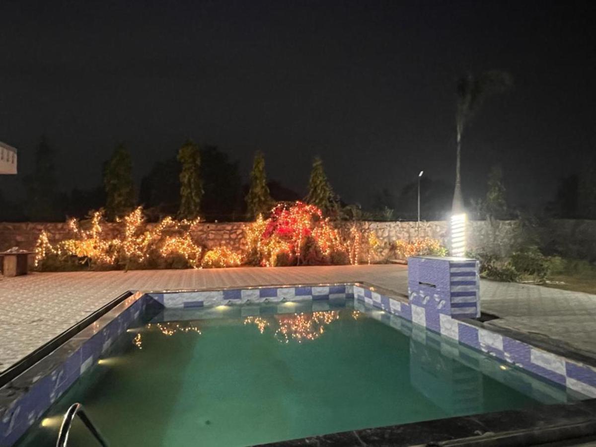 Villa Entrie 2 Acre Farmhouse With Pool, 2 & Jacuzzi In Both