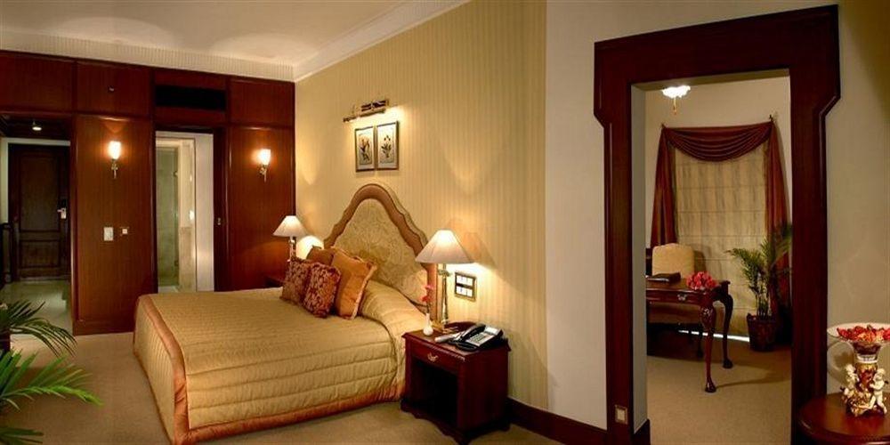 Resort The Palms Town & Country Club - Gurgaon