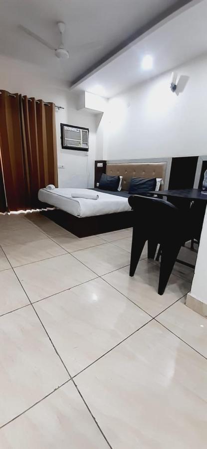 Singh Residency Medanta 3*