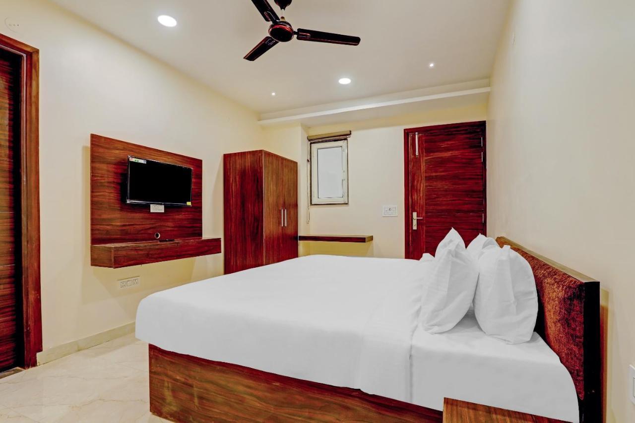 Collection O Aditya Palace Near Leisure Valley Park Hotel