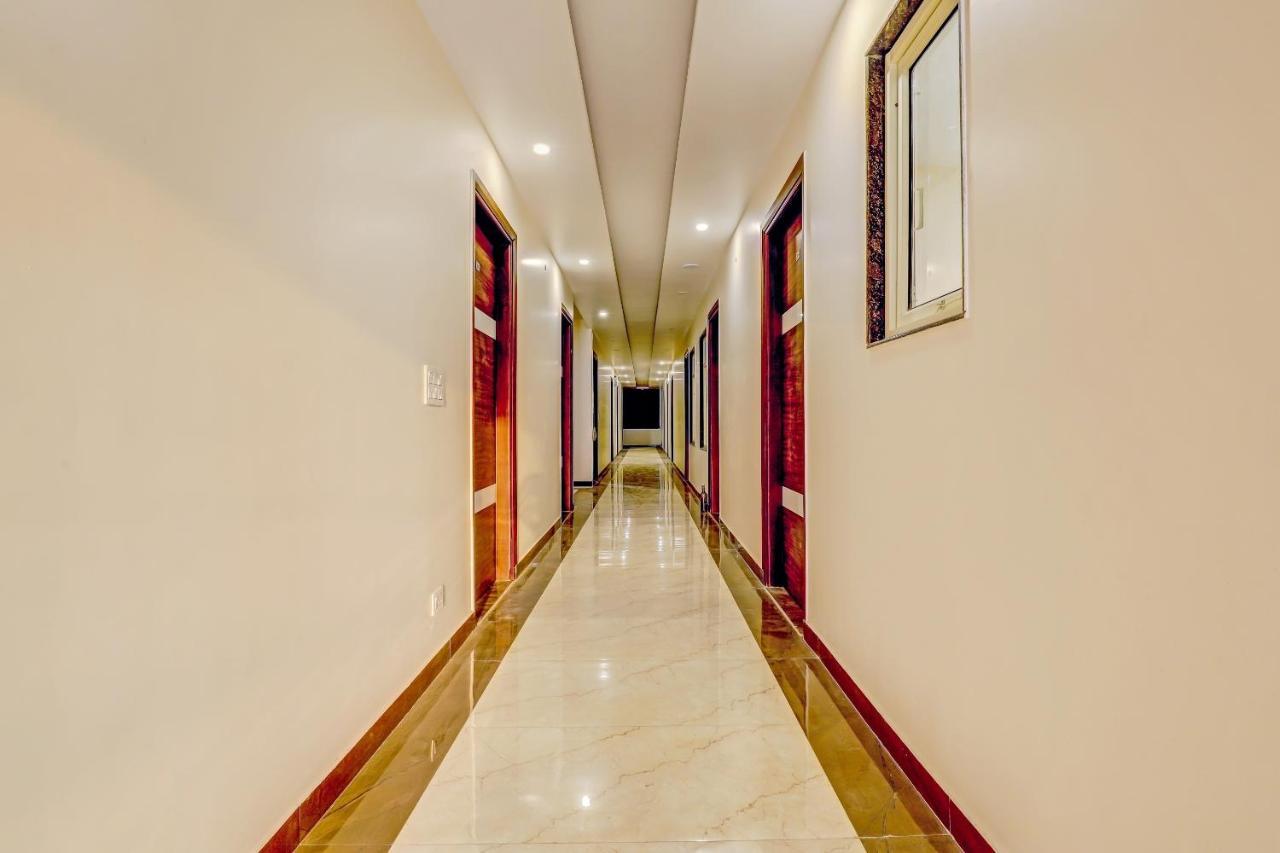 Collection O Aditya Palace Near Leisure Valley Park
