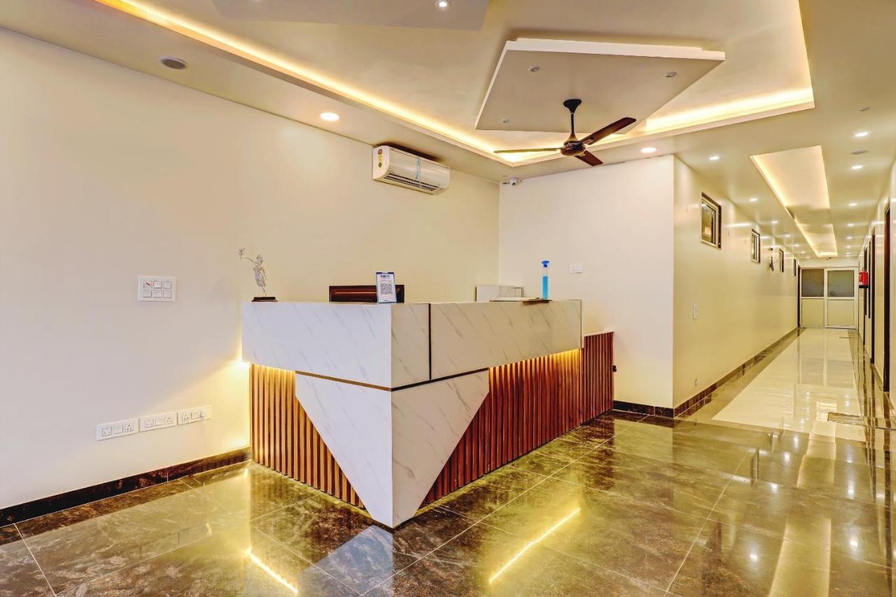 Collection O Aditya Palace Near Leisure Valley Park 3*