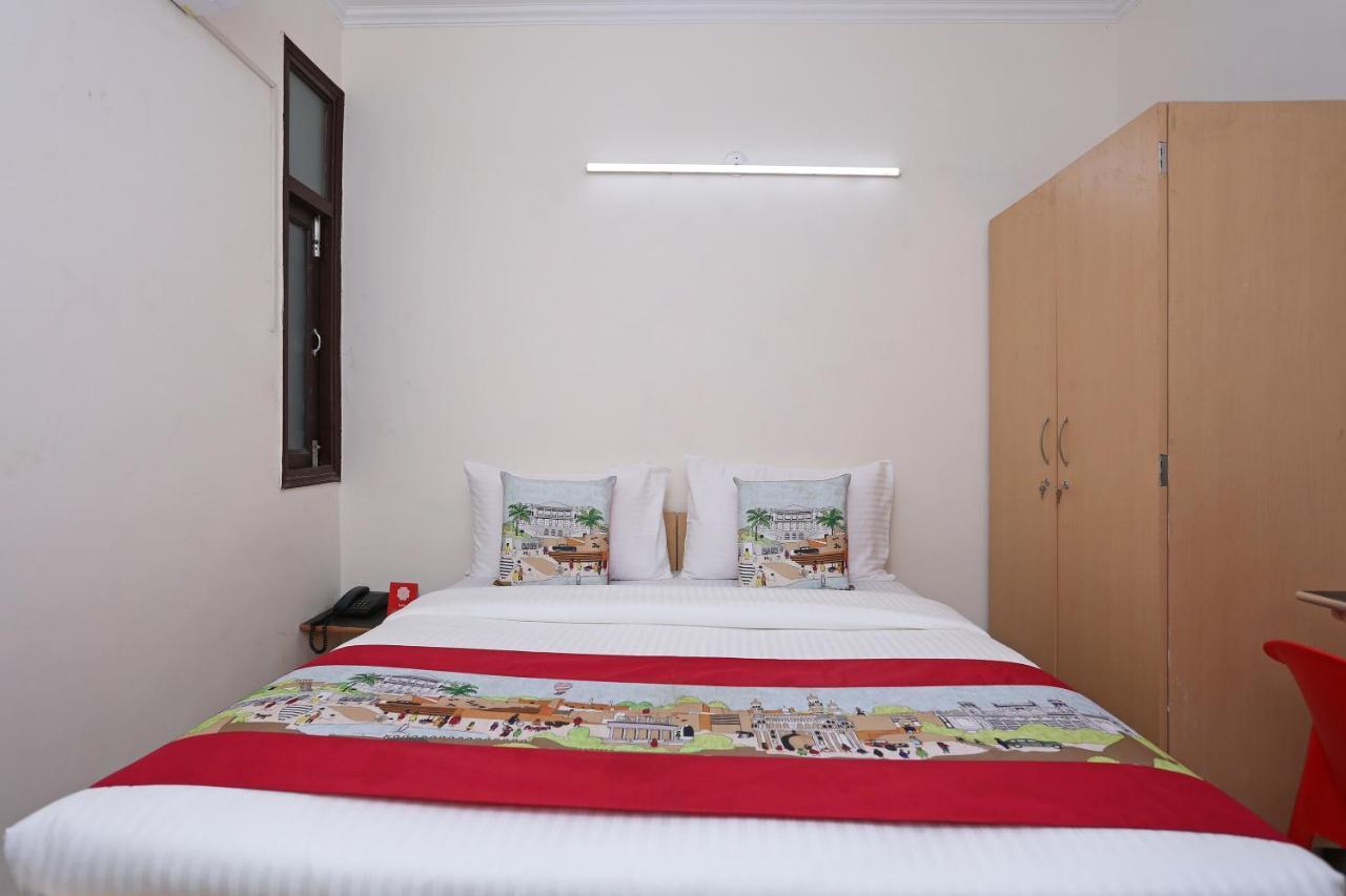 Oyo Dlf Cyber Near Aravali Biodiversity Park