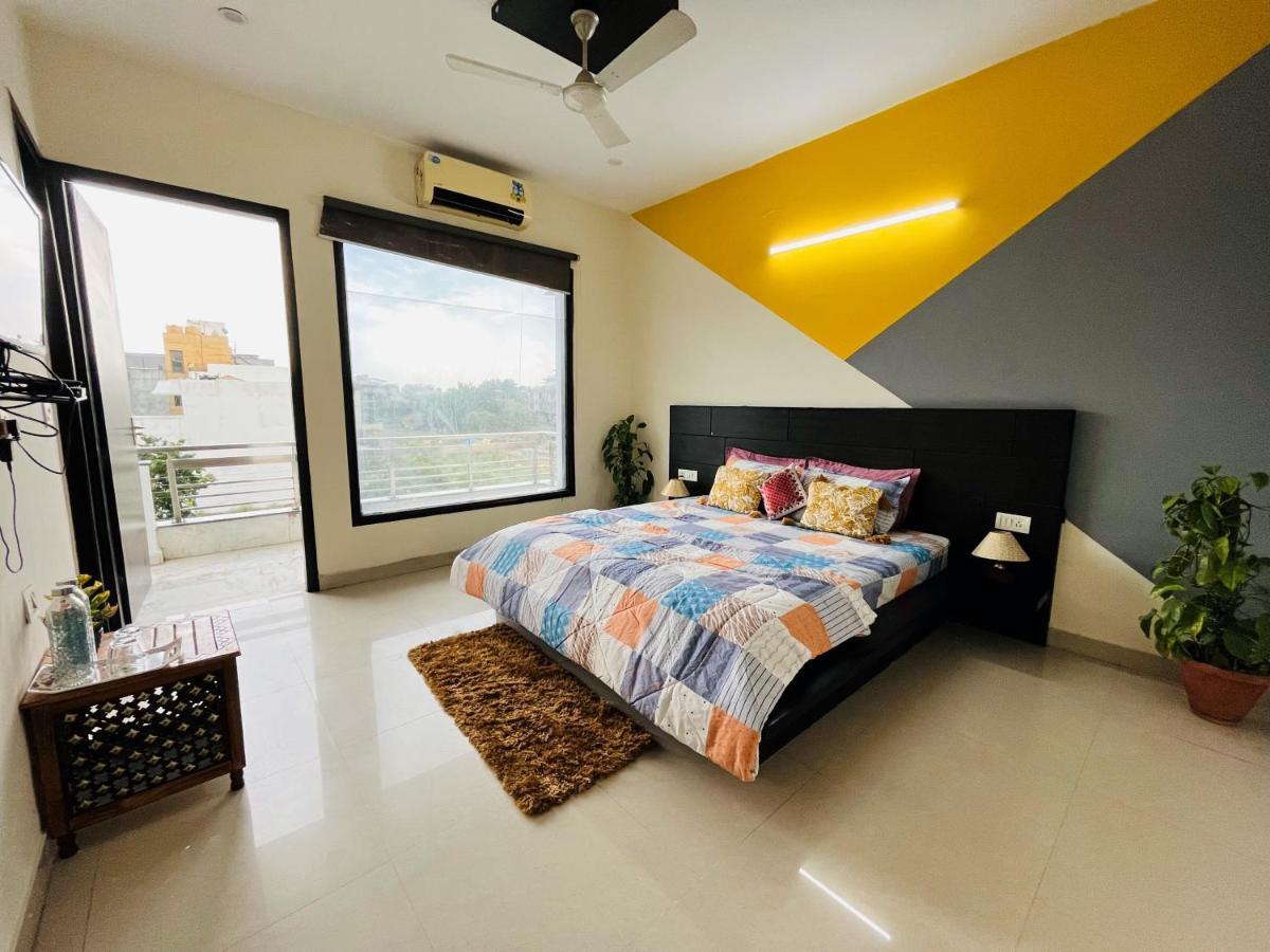 Aurabnb Homes Gurugram Apartment