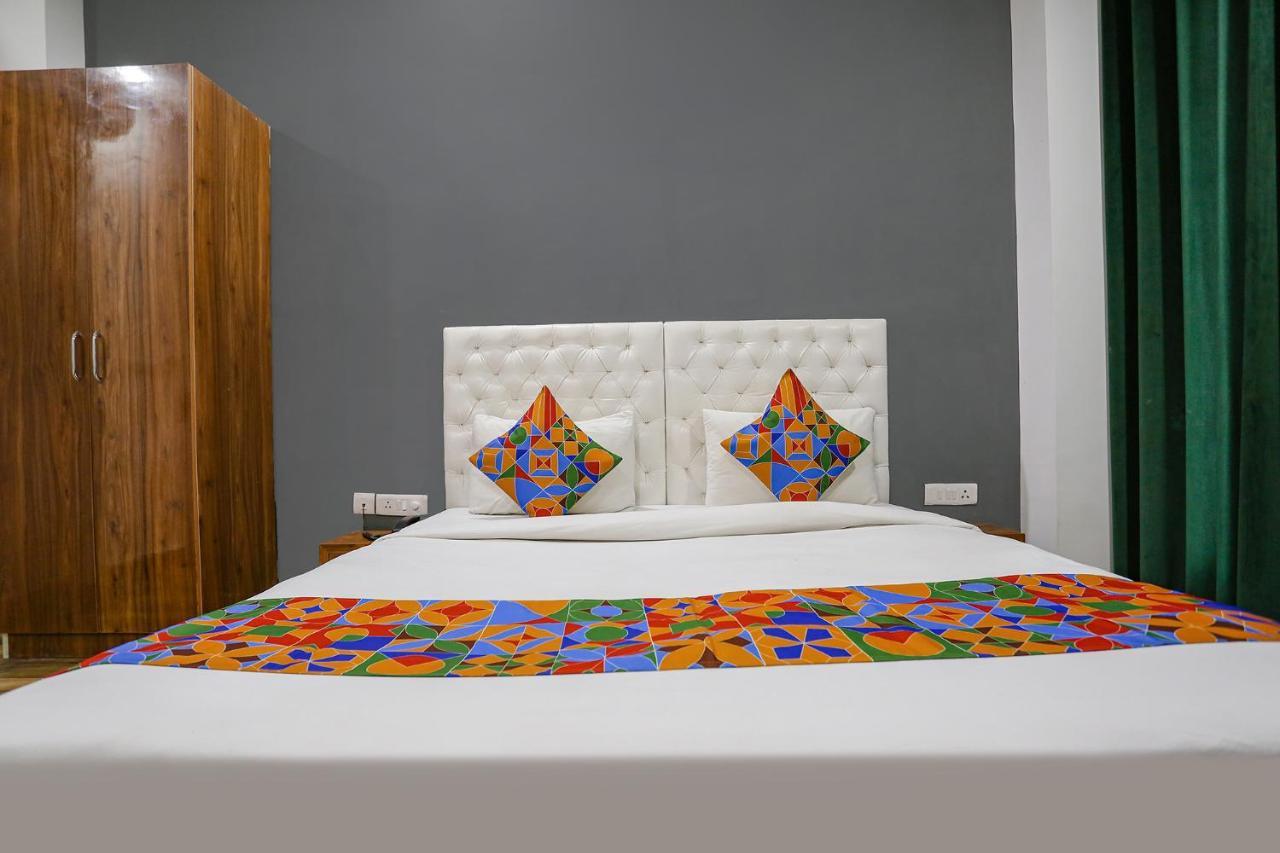 Fabhotel Skylight Near Medanta Hospital 3*
