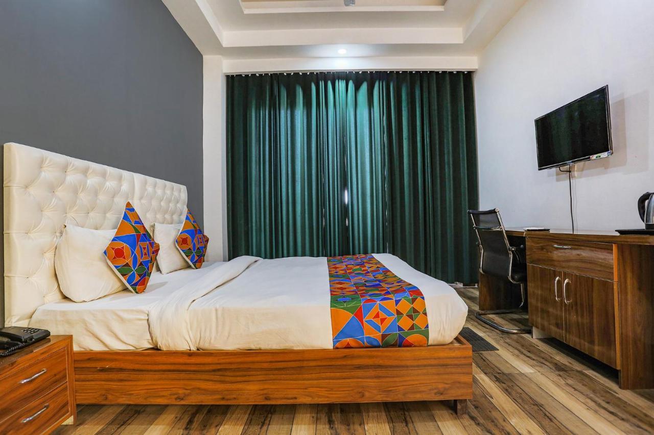 Hotel Fabhotel Skylight Near Medanta Hospital