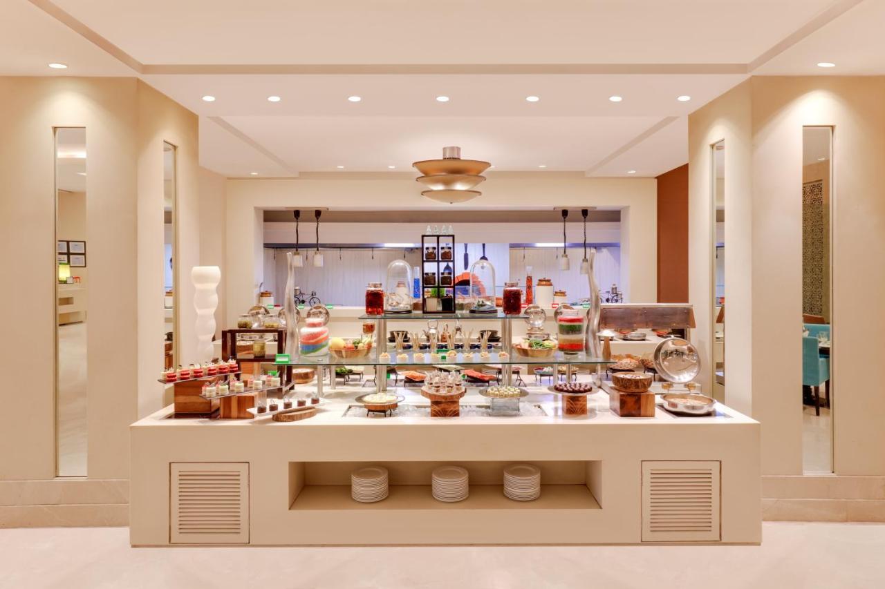 Hotel Lemon Tree Premier 2, Gurugram 4*