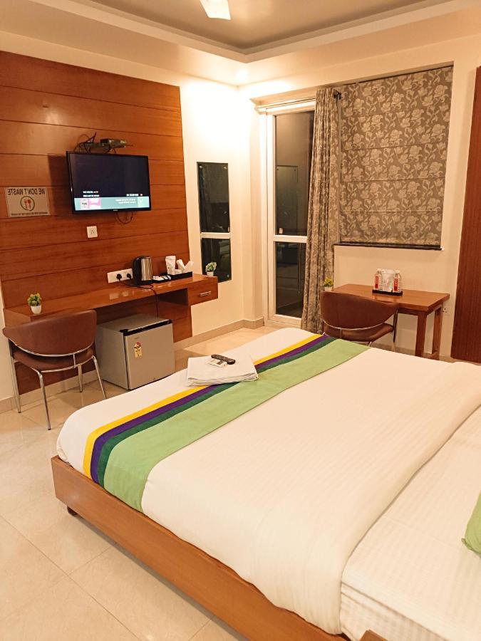 Hotel The Aroma Residency-sector 47corporate Family Friendly Gurugram View