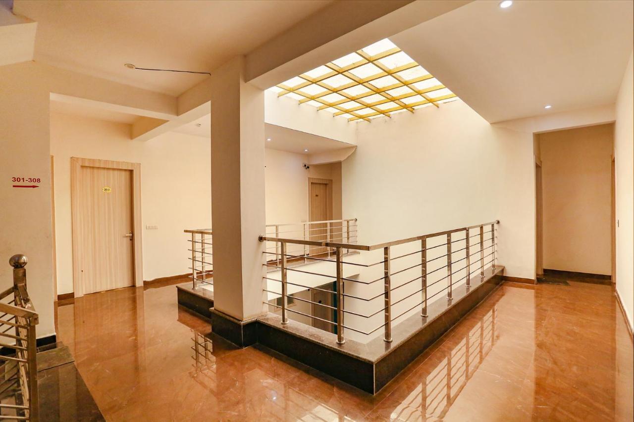 Fabhotel Skylight Near Medanta Hospital 3*