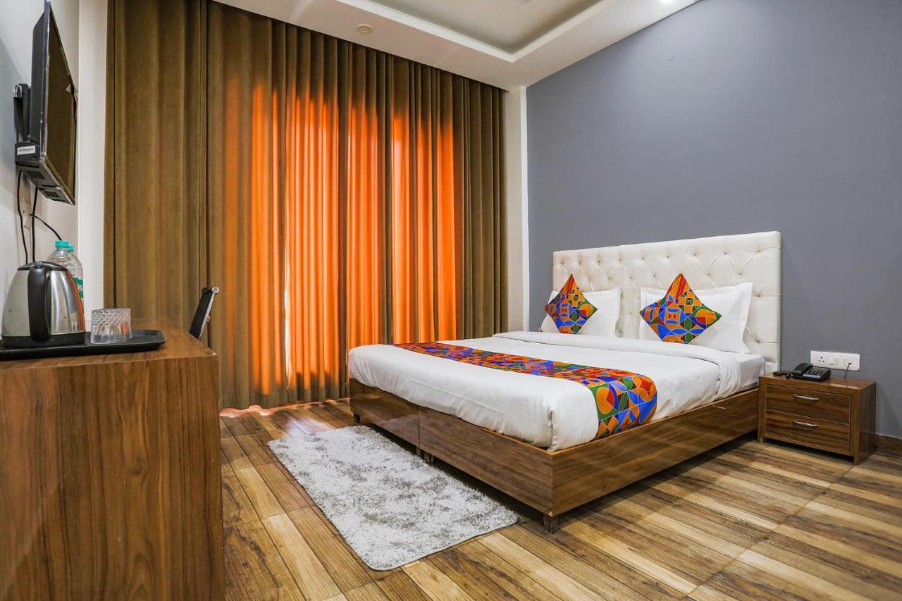 Hotel Fabhotel Skylight Near Medanta Hospital 3*