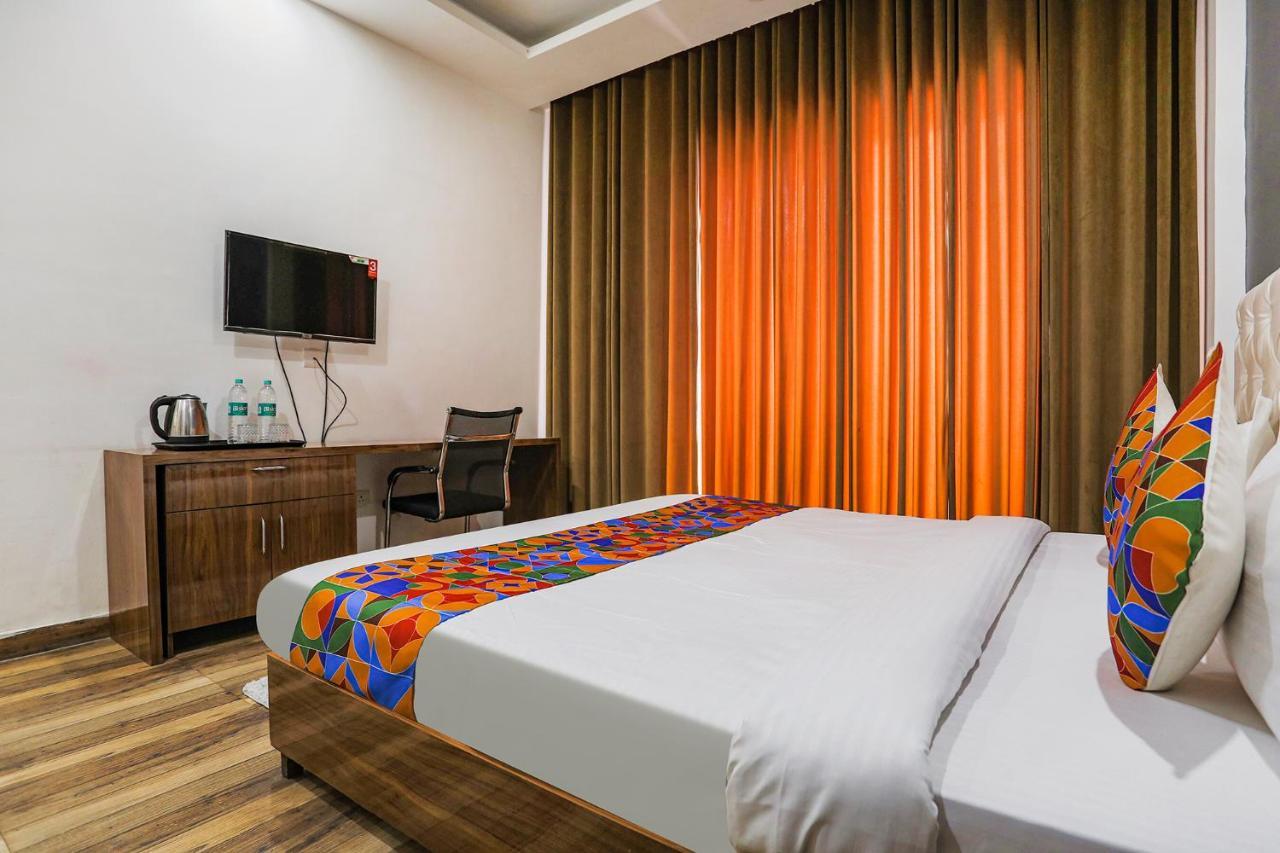 Fabhotel Skylight Near Medanta Hospital