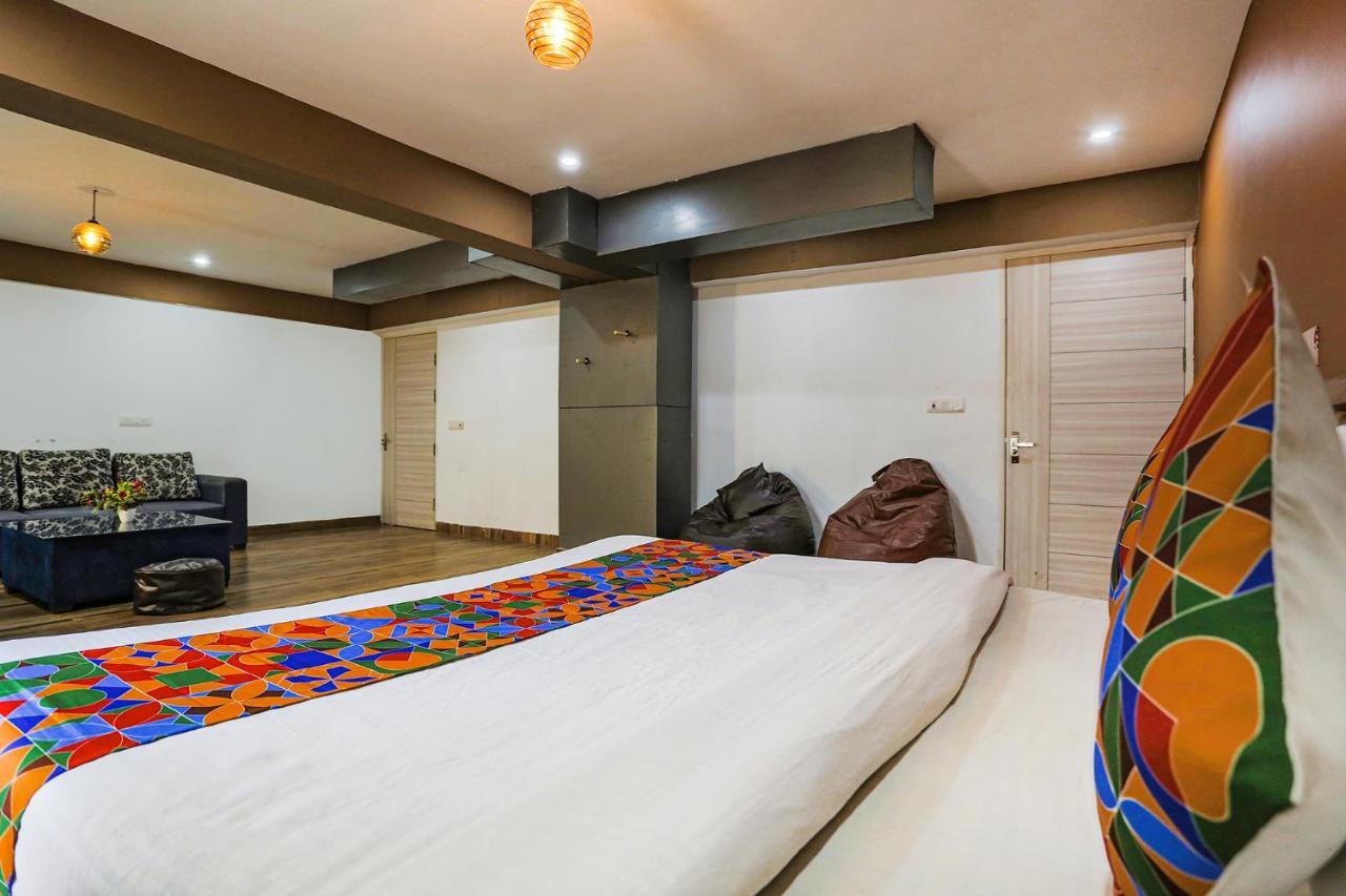 Fabhotel Skylight Near Medanta Hospital