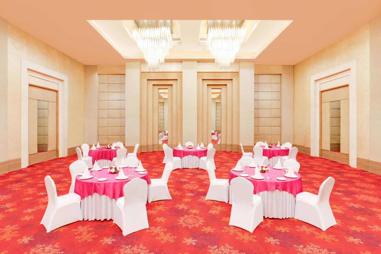Hotel Lemon Tree Premier 2, Gurugram 4*