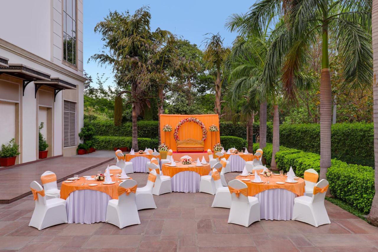 Lemon Tree Premier 2, Gurugram Hotel